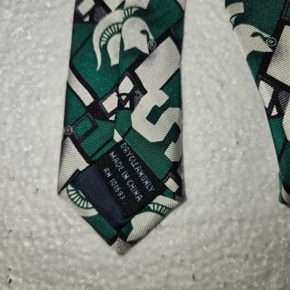 Larson Mens Michigan State Spartans Tie Green White Greek Pattern - Picture 2 of 3